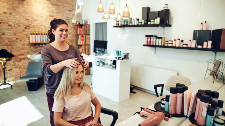 The role of customer service in Building a Successful Beauty Salon - by Mahima Rastogi  - CollectLo