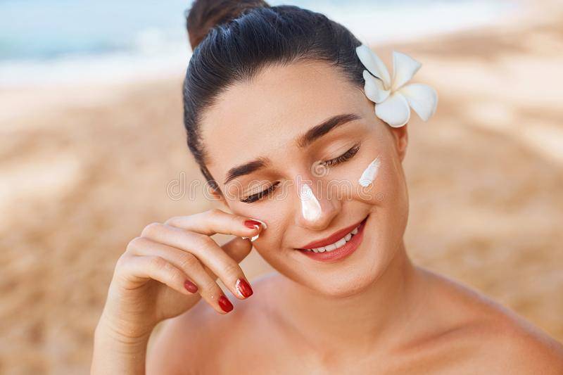 Protect Your Skin: A Guide to Choosing the Best Sunscreen - by Mahima Rastogi  - CollectLo