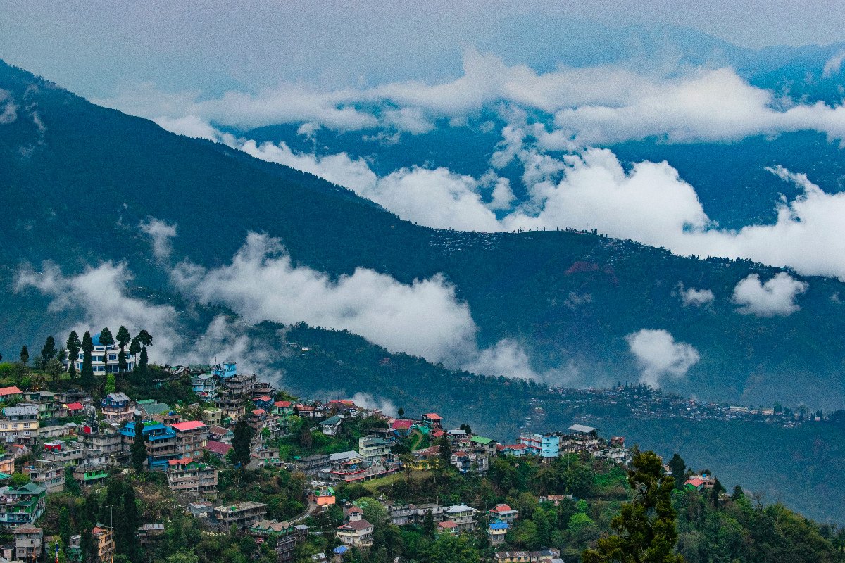 Darjeeling Tourism: The Hill Station That Outshines Shimla - by Priyanka Biswas - CollectLo