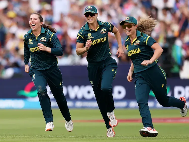 Ellyse Perry (middle) has been excellent form with the bat. - by Namrata Vijay - CollectLo